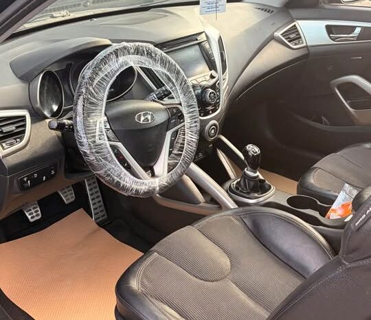 
								2012 Hyundai Veloster full									
