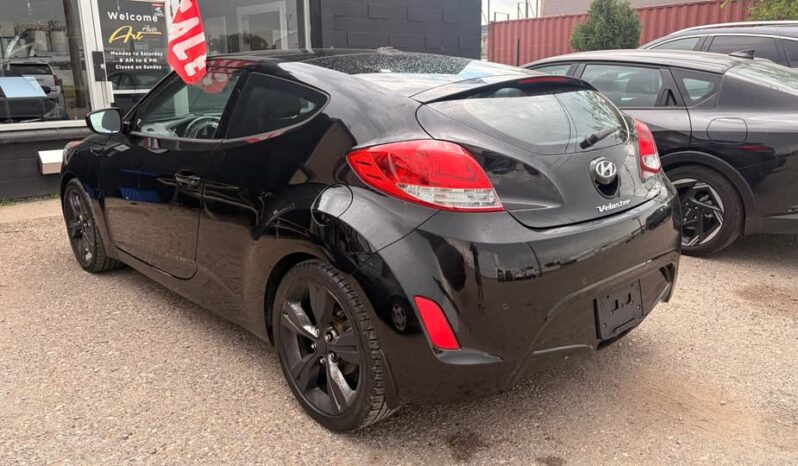 
								2012 Hyundai Veloster full									