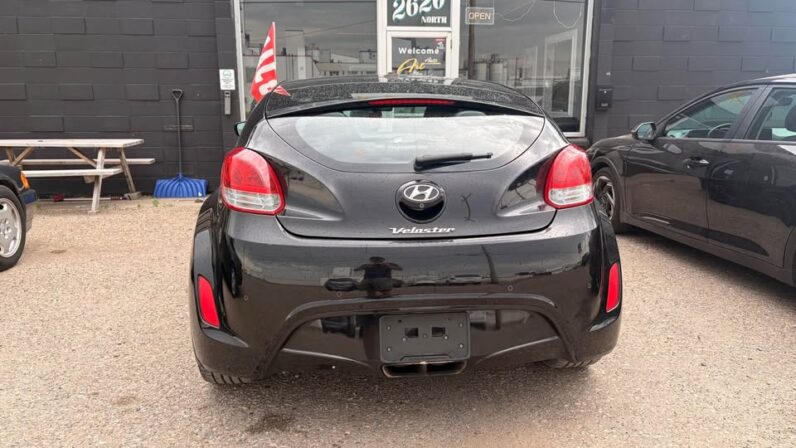 
								2012 Hyundai Veloster full									