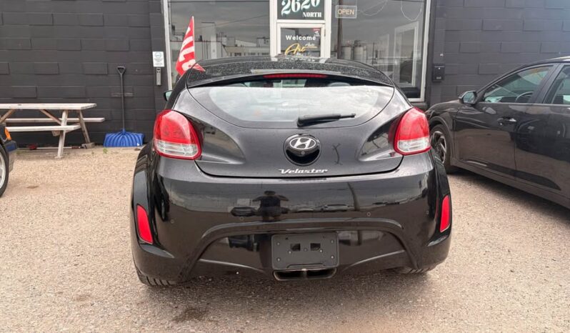 
								2012 Hyundai Veloster full									