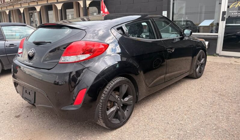 
								2012 Hyundai Veloster full									