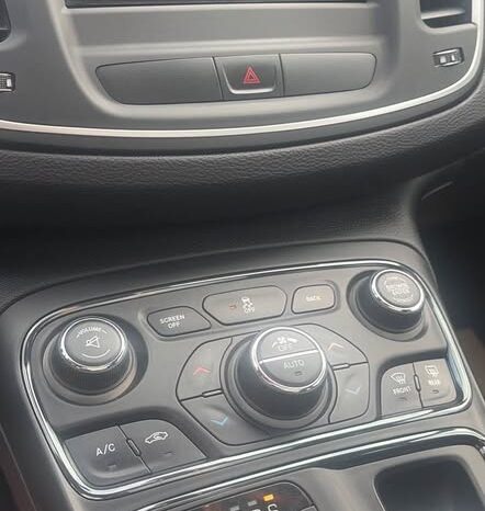 
								2015 Chrysler 200S full									