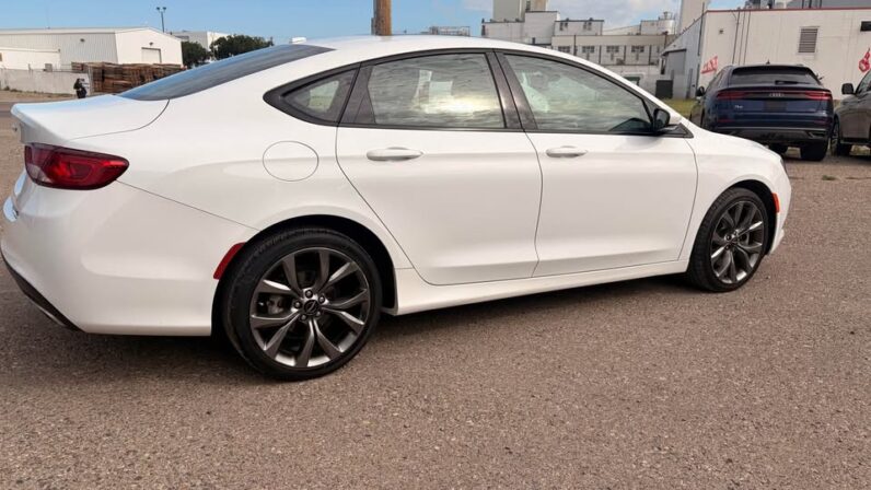 
								2015 Chrysler 200S full									